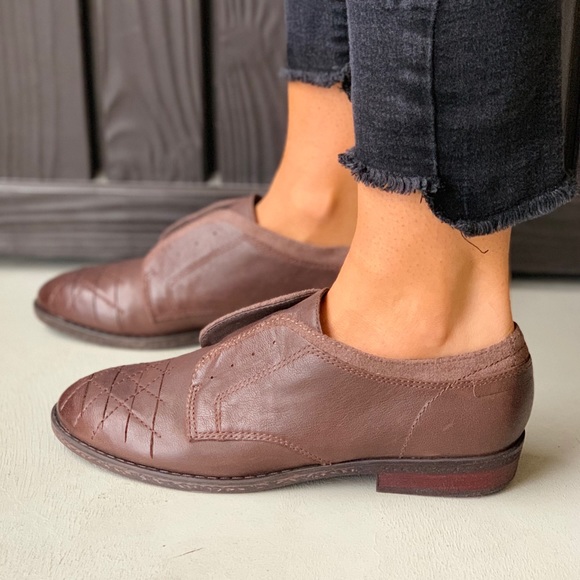 Texas Brown Leather Distressed Laceless Oxfords - Picture 3 of 8